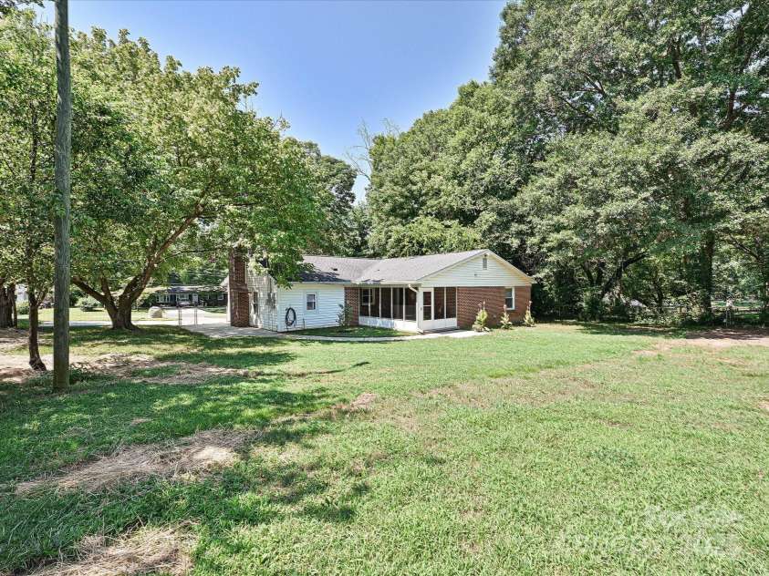 159 Valleydale Drive, Gastonia, NC 28056.  MLS# CAR4277434, YatesRealty ID 25452. 