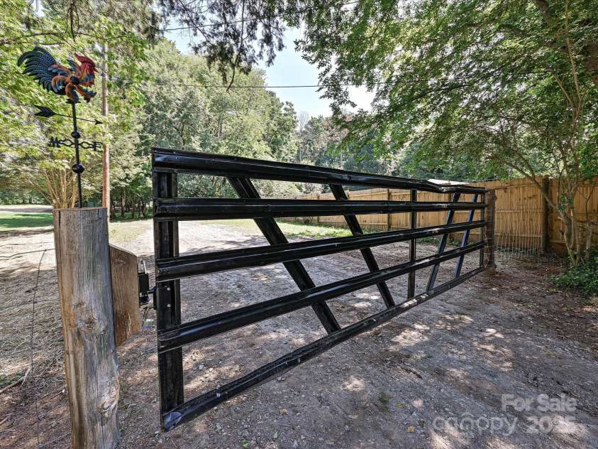 159 Valleydale Drive, Gastonia, NC 28056.  MLS# CAR4277434, YatesRealty ID 25452. 