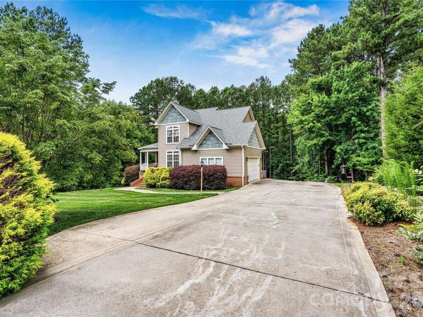 1606 High Ridge Drive, Stanley, NC 28164.  MLS# CAR4341485, YatesRealty ID 25452. 