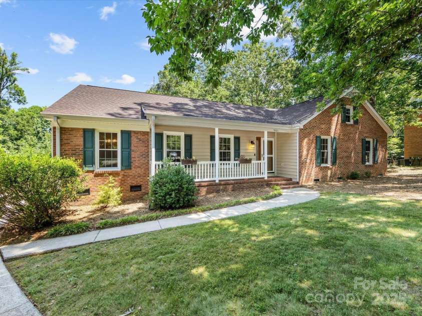 4601 Bournewood Lane, Charlotte, NC 28226.  MLS# CAR4278475, YatesRealty ID 25454. 