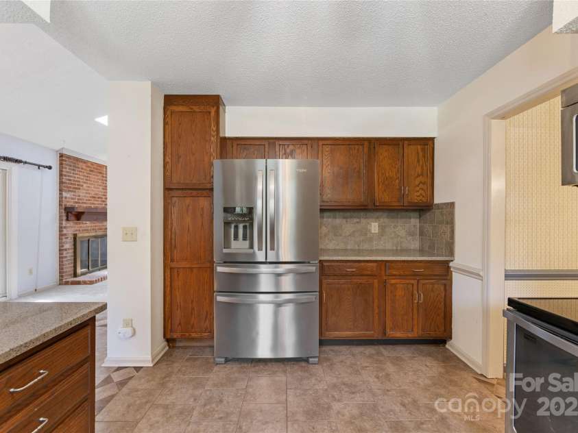 4601 Bournewood Lane, Charlotte, NC 28226.  MLS# CAR4278475, YatesRealty ID 25454. 