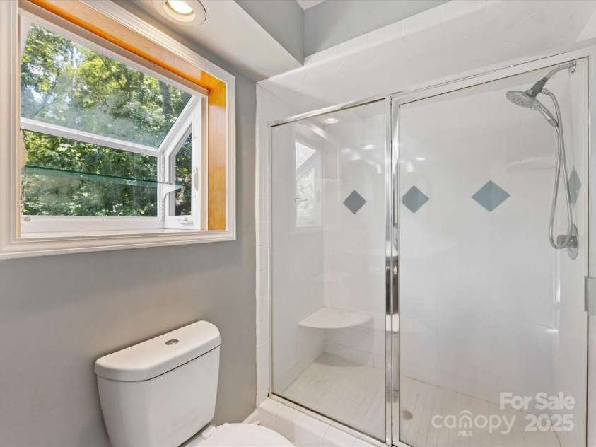 4601 Bournewood Lane, Charlotte, NC 28226.  MLS# CAR4278475, YatesRealty ID 25454. 