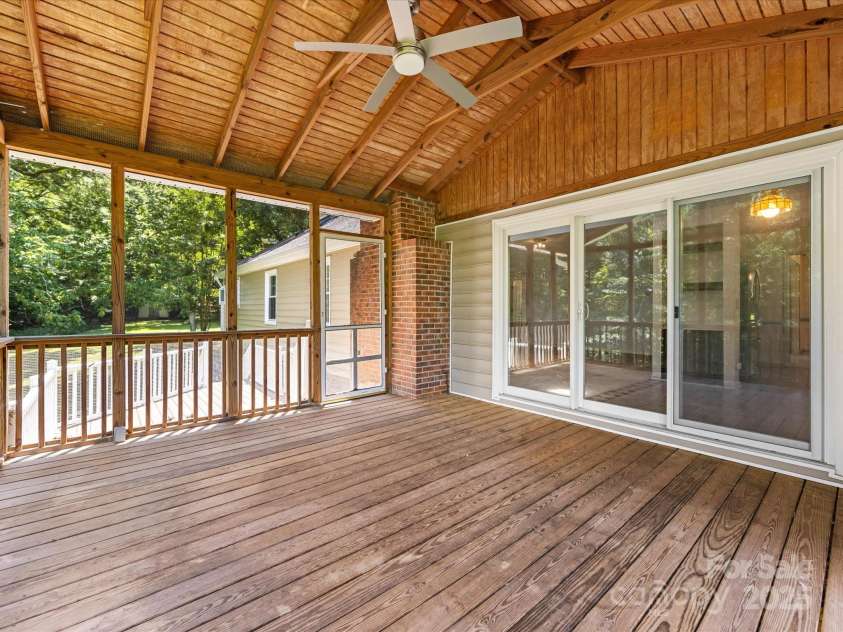 4601 Bournewood Lane, Charlotte, NC 28226.  MLS# CAR4278475, YatesRealty ID 25454. A screened porch is a fantastic spot to enjoy Carolina days almost year round!