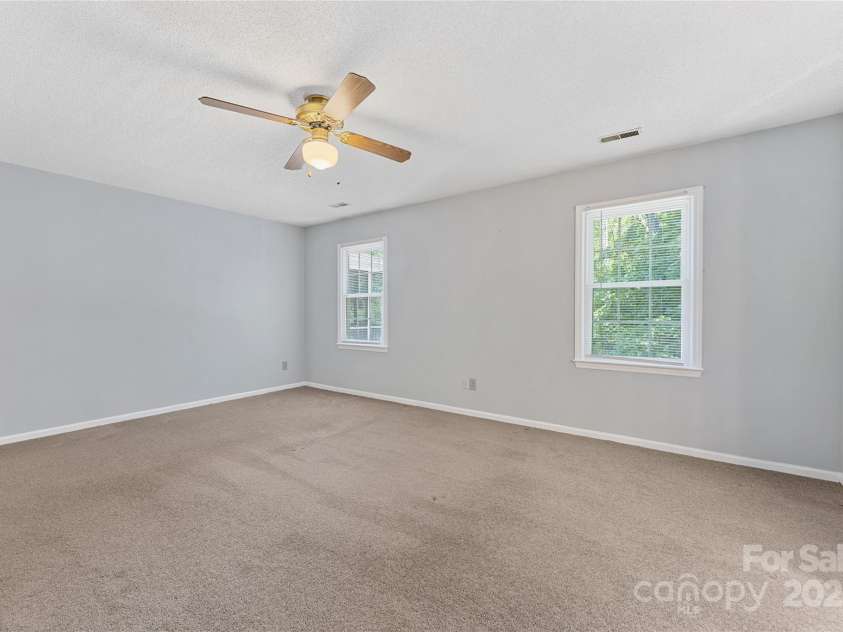 4601 Bournewood Lane, Charlotte, NC 28226.  MLS# CAR4278475, YatesRealty ID 25454. Sizeable primary suite with a lot of natural light.