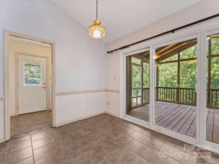 4601 Bournewood Lane, Charlotte, NC 28226.  MLS# CAR4278475, YatesRealty ID 25454. Sliding doors open to the screened porch off the breakfast nook.