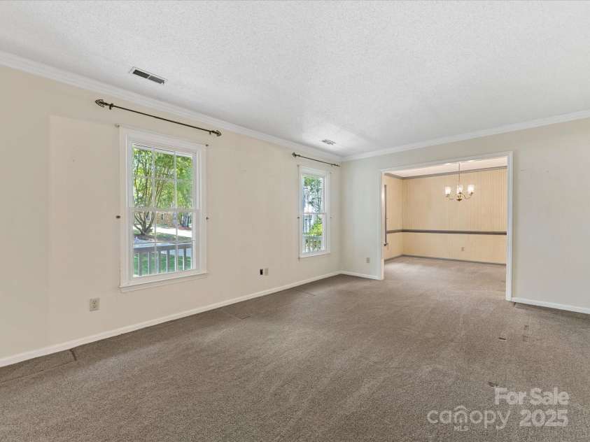 4601 Bournewood Lane, Charlotte, NC 28226.  MLS# CAR4278475, YatesRealty ID 25454. The carpet was all new in 2013, but it feels and looks fresh and new under foot.  It has been very well cared for and seems to have a great pad underneath it too.