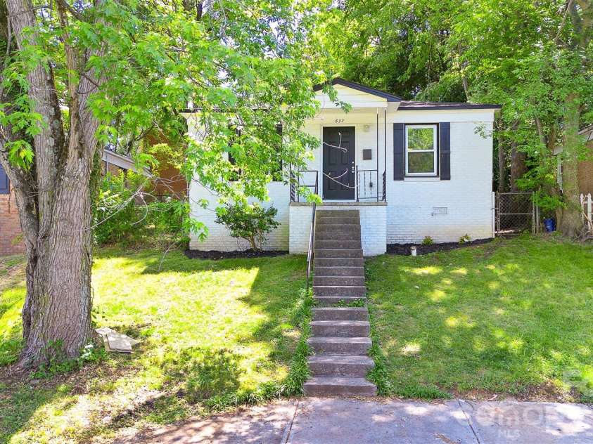 637 Miller Street, Charlotte, NC 28203.  MLS# CAR4378264, YatesRealty ID 25454. 
