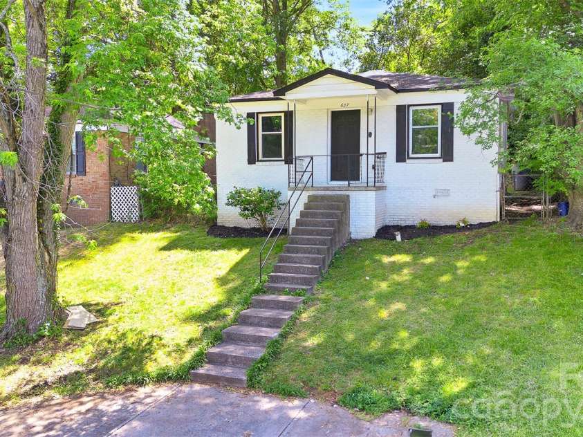 637 Miller Street, Charlotte, NC 28203.  MLS# CAR4378264, YatesRealty ID 25454. 