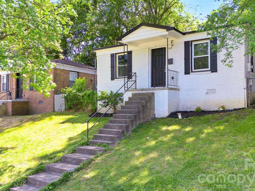 637 Miller Street, Charlotte, NC 28203.  MLS# CAR4378264, YatesRealty ID 25454. 