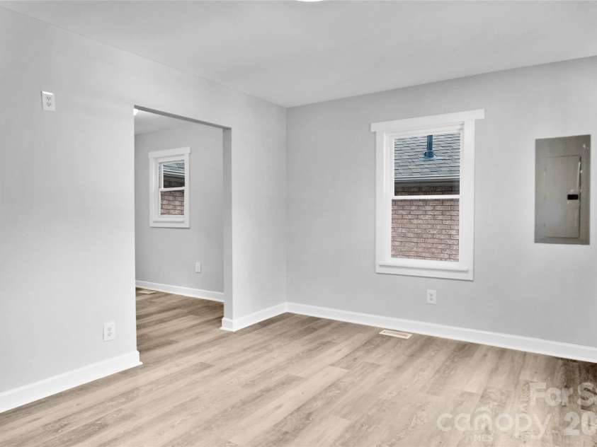 637 Miller Street, Charlotte, NC 28203.  MLS# CAR4378264, YatesRealty ID 25454. 