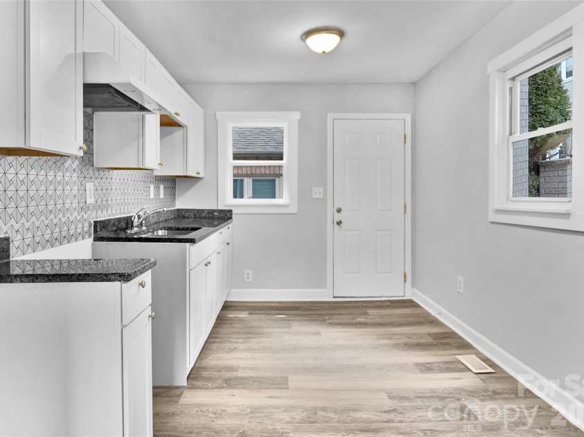 637 Miller Street, Charlotte, NC 28203.  MLS# CAR4378264, YatesRealty ID 25454. 