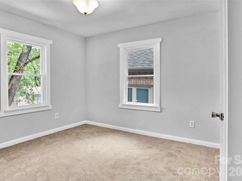 637 Miller Street, Charlotte, NC 28203.  MLS# CAR4378264, YatesRealty ID 25454. 