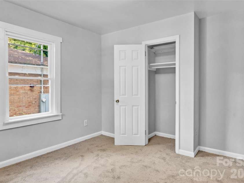 637 Miller Street, Charlotte, NC 28203.  MLS# CAR4378264, YatesRealty ID 25454. 