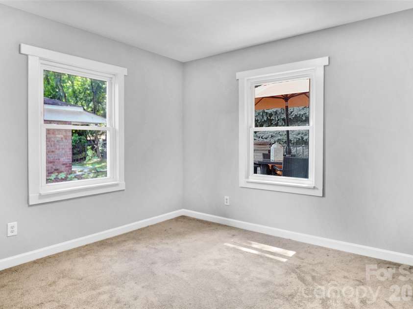 637 Miller Street, Charlotte, NC 28203.  MLS# CAR4378264, YatesRealty ID 25454. 