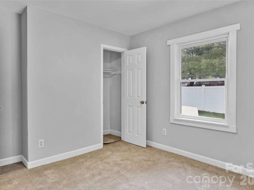 637 Miller Street, Charlotte, NC 28203.  MLS# CAR4378264, YatesRealty ID 25454. 