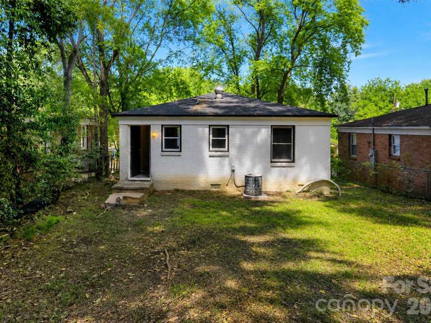 637 Miller Street, Charlotte, NC 28203.  MLS# CAR4378264, YatesRealty ID 25454. 