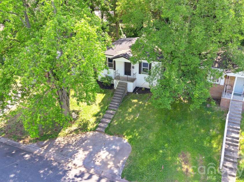 637 Miller Street, Charlotte, NC 28203.  MLS# CAR4378264, YatesRealty ID 25454. 