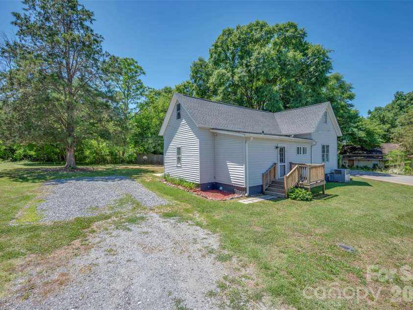 288 Middle Street, Ellenboro, NC 28040.  MLS# CAR4382612, YatesRealty ID 25455. 