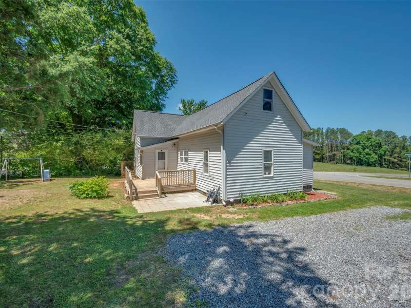 288 Middle Street, Ellenboro, NC 28040.  MLS# CAR4382612, YatesRealty ID 25455. 