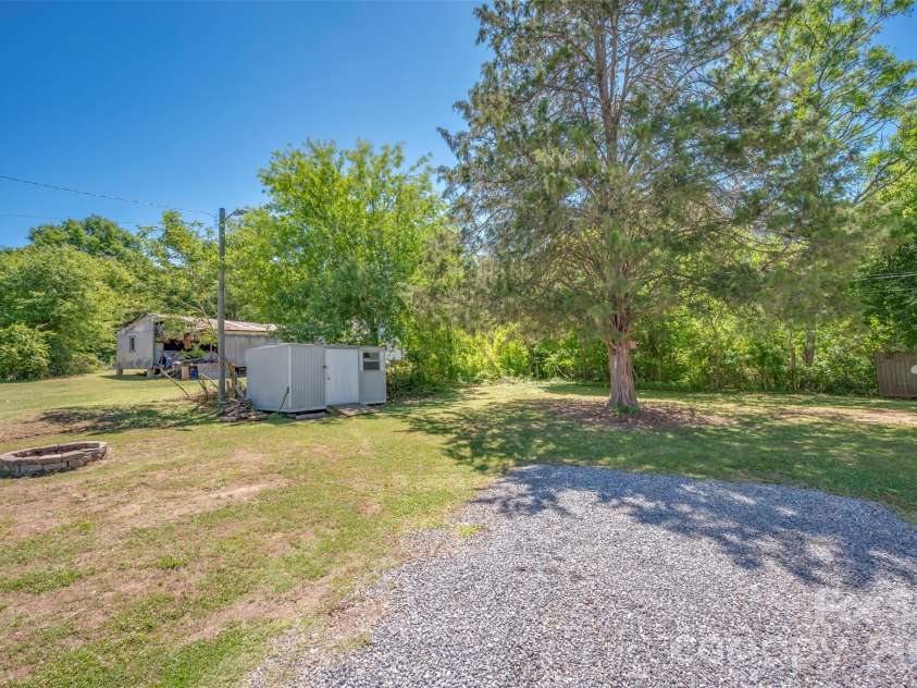 288 Middle Street, Ellenboro, NC 28040.  MLS# CAR4382612, YatesRealty ID 25455. 