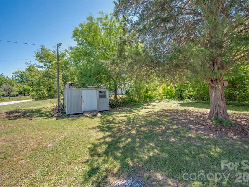 288 Middle Street, Ellenboro, NC 28040.  MLS# CAR4382612, YatesRealty ID 25455. 