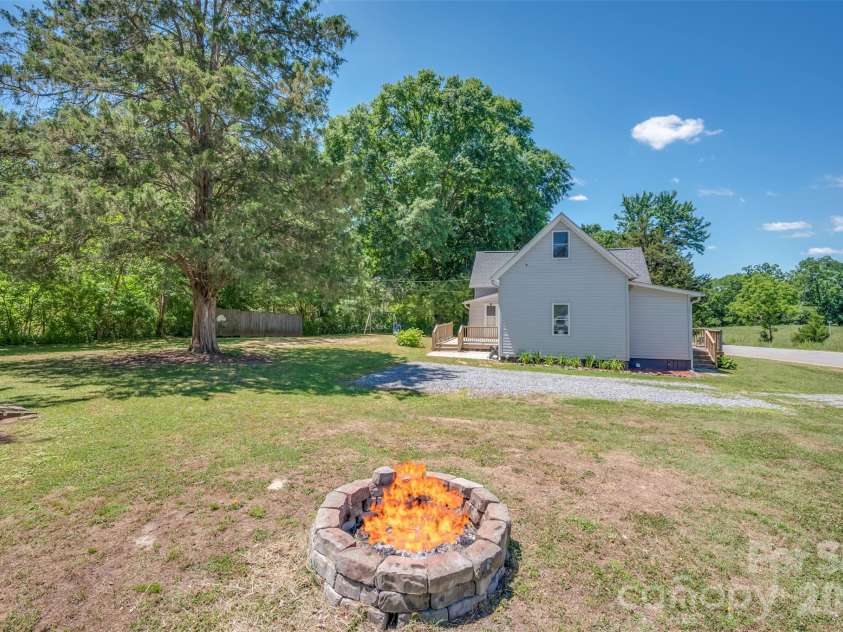 288 Middle Street, Ellenboro, NC 28040.  MLS# CAR4382612, YatesRealty ID 25455. 