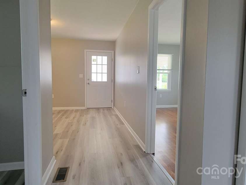 2109 Boggs Street, Lincolnton, NC 28092.  MLS# CAR4249973, YatesRealty ID 25456. HALLWAY