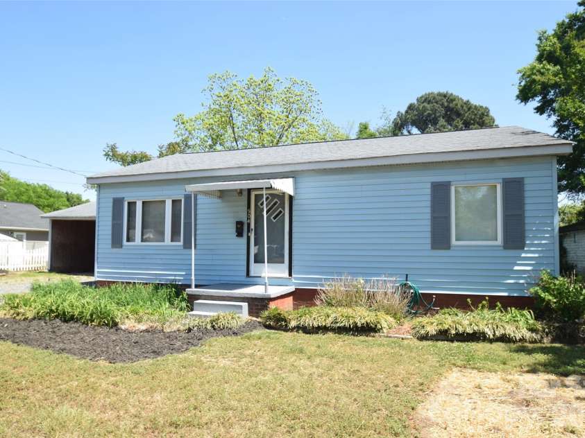 504 Hunter Avenue, Kannapolis, NC 28083.  MLS# CAR4373337, YatesRealty ID 25456. 