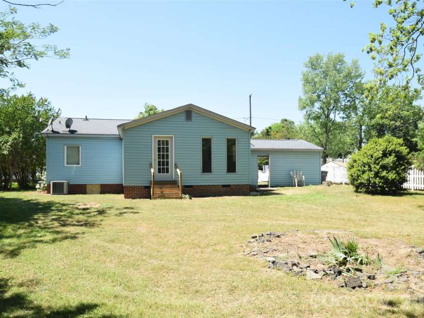 504 Hunter Avenue, Kannapolis, NC 28083.  MLS# CAR4373337, YatesRealty ID 25456. 