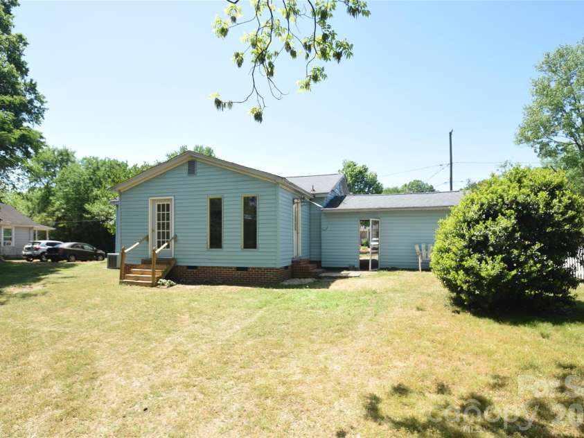 504 Hunter Avenue, Kannapolis, NC 28083.  MLS# CAR4373337, YatesRealty ID 25456. 