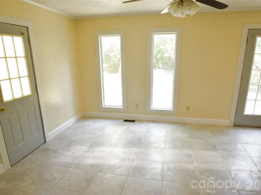 504 Hunter Avenue, Kannapolis, NC 28083.  MLS# CAR4373337, YatesRealty ID 25456. 