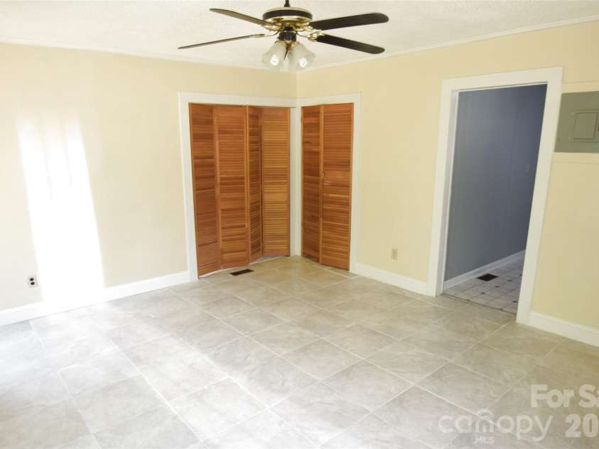504 Hunter Avenue, Kannapolis, NC 28083.  MLS# CAR4373337, YatesRealty ID 25456. 