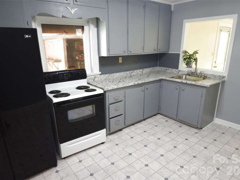 504 Hunter Avenue, Kannapolis, NC 28083.  MLS# CAR4373337, YatesRealty ID 25456. 