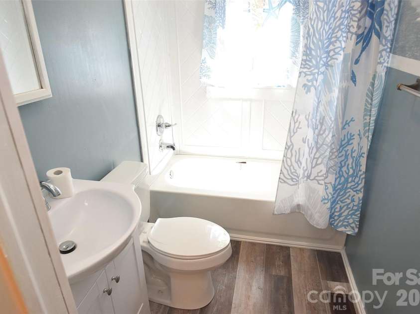 504 Hunter Avenue, Kannapolis, NC 28083.  MLS# CAR4373337, YatesRealty ID 25456. 
