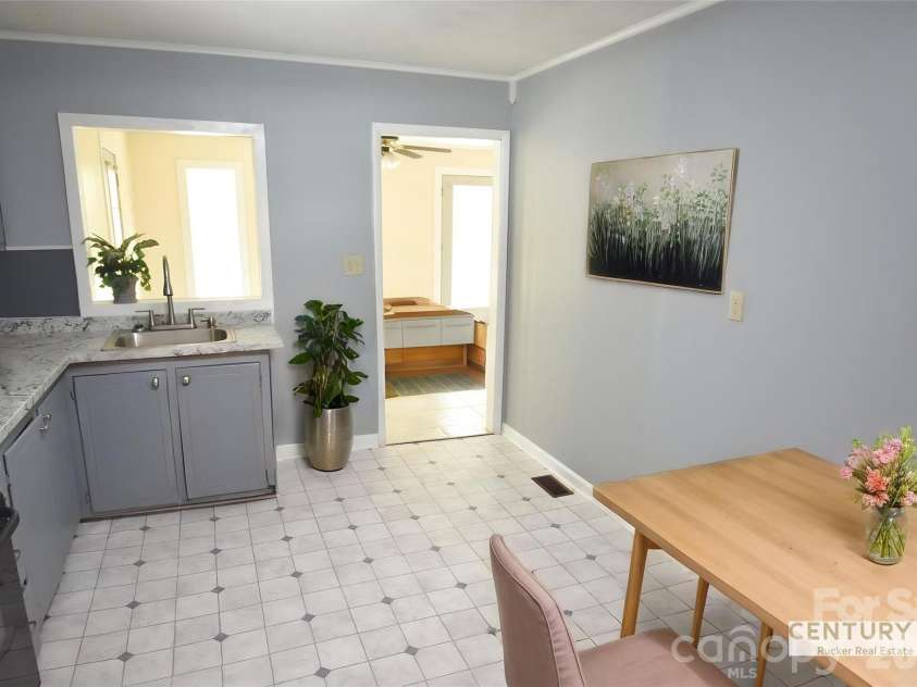 504 Hunter Avenue, Kannapolis, NC 28083.  MLS# CAR4373337, YatesRealty ID 25456. 