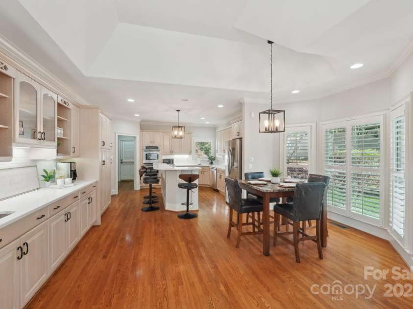 7626 Vistaview Drive, Cornelius, NC 28031.  MLS# CAR4247713, YatesRealty ID 25457. Breakfast area