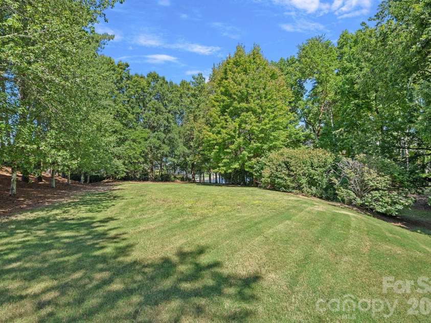19002 Lakehouse Pointe Drive, Cornelius, NC 28031.  MLS# CAR4311580, YatesRealty ID 25458. 