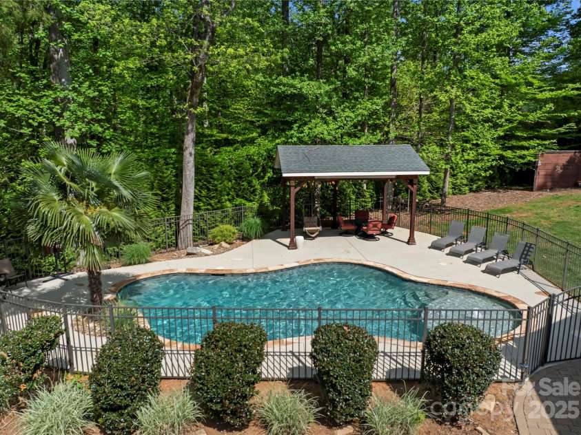 860 Arrow Point Lane, Davidson, NC 28036.  MLS# CAR4313014, YatesRealty ID 25458. 