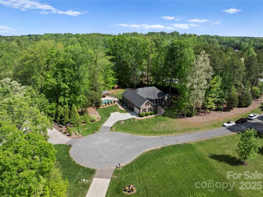 860 Arrow Point Lane, Davidson, NC 28036.  MLS# CAR4313014, YatesRealty ID 25458. 