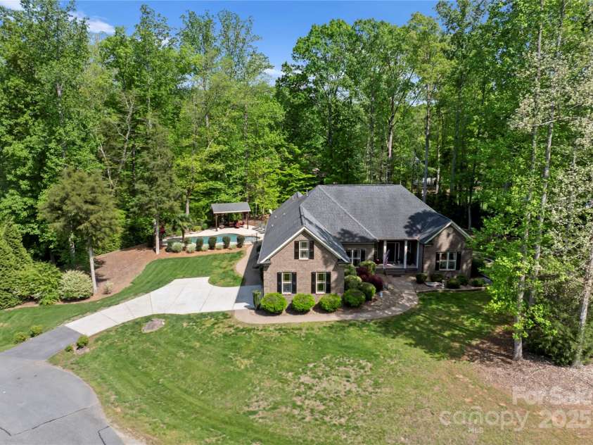 860 Arrow Point Lane, Davidson, NC 28036.  MLS# CAR4313014, YatesRealty ID 25458. 