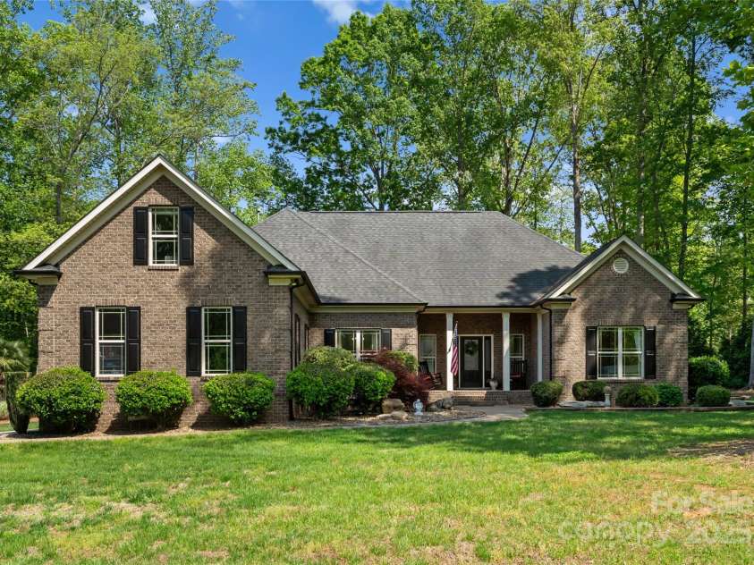 860 Arrow Point Lane, Davidson, NC 28036.  MLS# CAR4313014, YatesRealty ID 25458. 