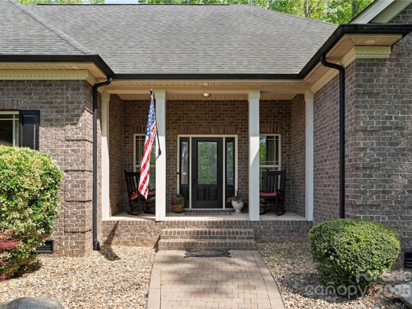 860 Arrow Point Lane, Davidson, NC 28036.  MLS# CAR4313014, YatesRealty ID 25458. 