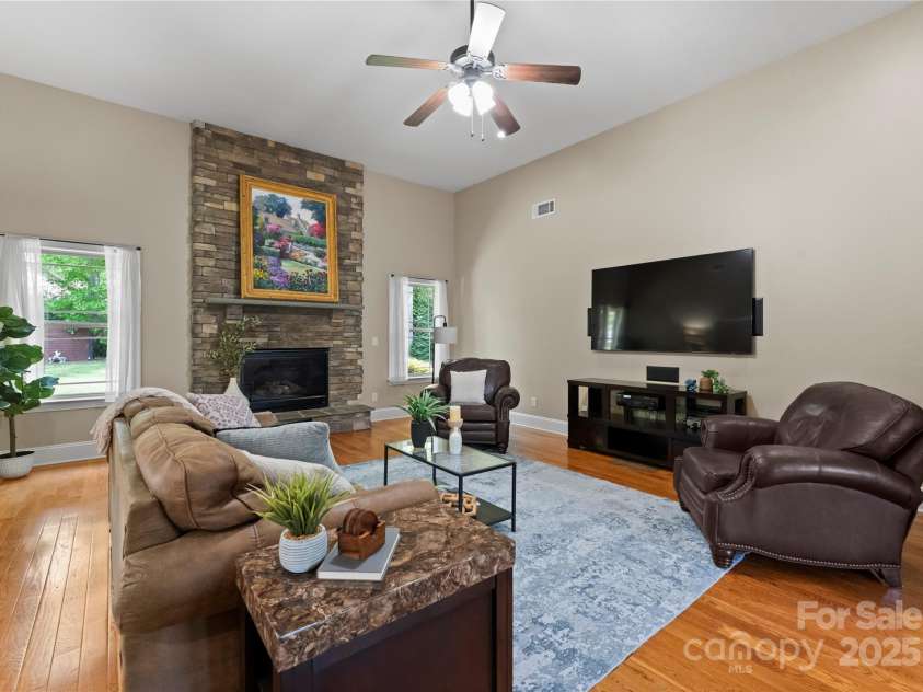 860 Arrow Point Lane, Davidson, NC 28036.  MLS# CAR4313014, YatesRealty ID 25458. 