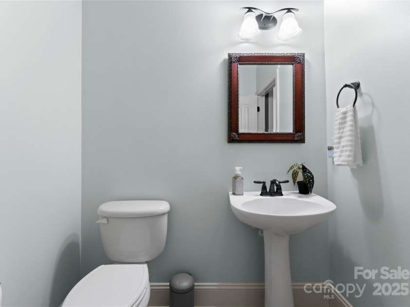 860 Arrow Point Lane, Davidson, NC 28036.  MLS# CAR4313014, YatesRealty ID 25458. 