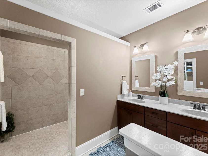 860 Arrow Point Lane, Davidson, NC 28036.  MLS# CAR4313014, YatesRealty ID 25458. 