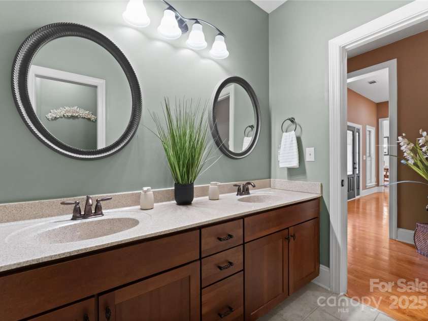 860 Arrow Point Lane, Davidson, NC 28036.  MLS# CAR4313014, YatesRealty ID 25458. 