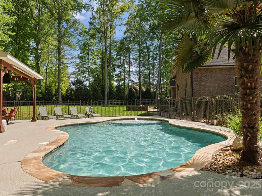 860 Arrow Point Lane, Davidson, NC 28036.  MLS# CAR4313014, YatesRealty ID 25458. 
