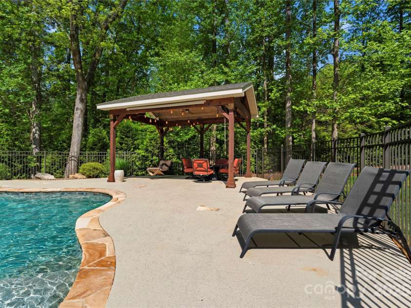 860 Arrow Point Lane, Davidson, NC 28036.  MLS# CAR4313014, YatesRealty ID 25458. 