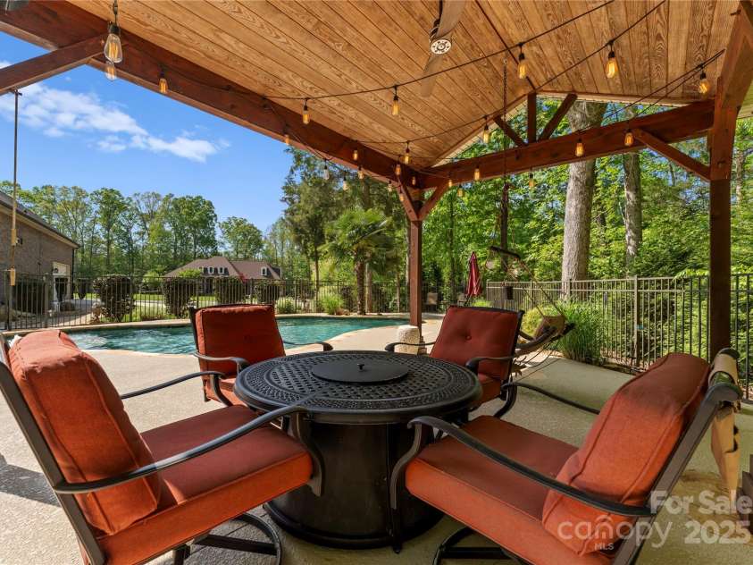 860 Arrow Point Lane, Davidson, NC 28036.  MLS# CAR4313014, YatesRealty ID 25458. 