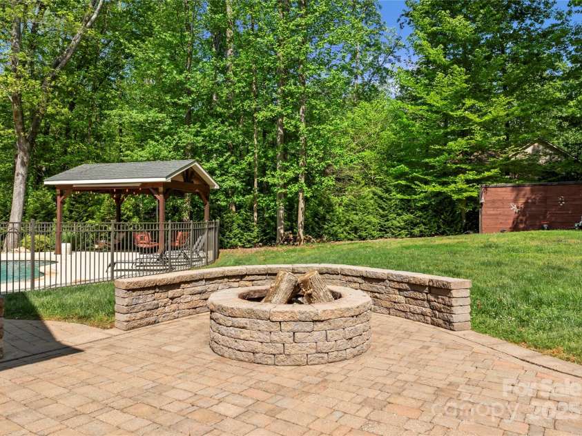 860 Arrow Point Lane, Davidson, NC 28036.  MLS# CAR4313014, YatesRealty ID 25458. 